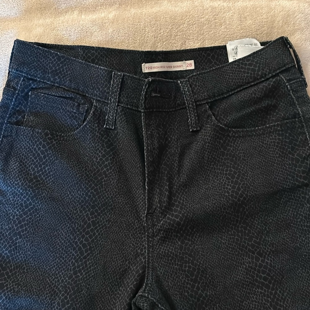 Levi’s high rise super skinny sz 28